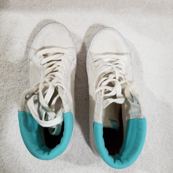 Lacoste white canvas running shoes - Picture 3 of 6